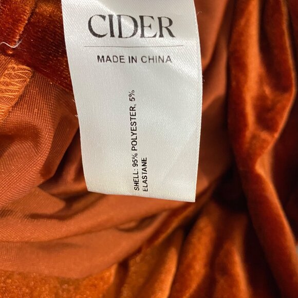 Rust Velvet Wrap Jumpsuit With Short Sleeves & Deep V-Neckline By Cider Size M - Picture 7 of 8